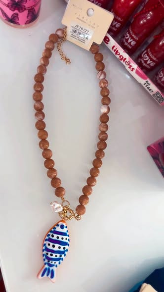 collar pez marron