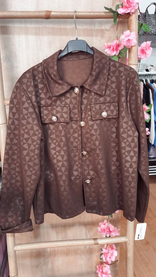 chaqueta marrón