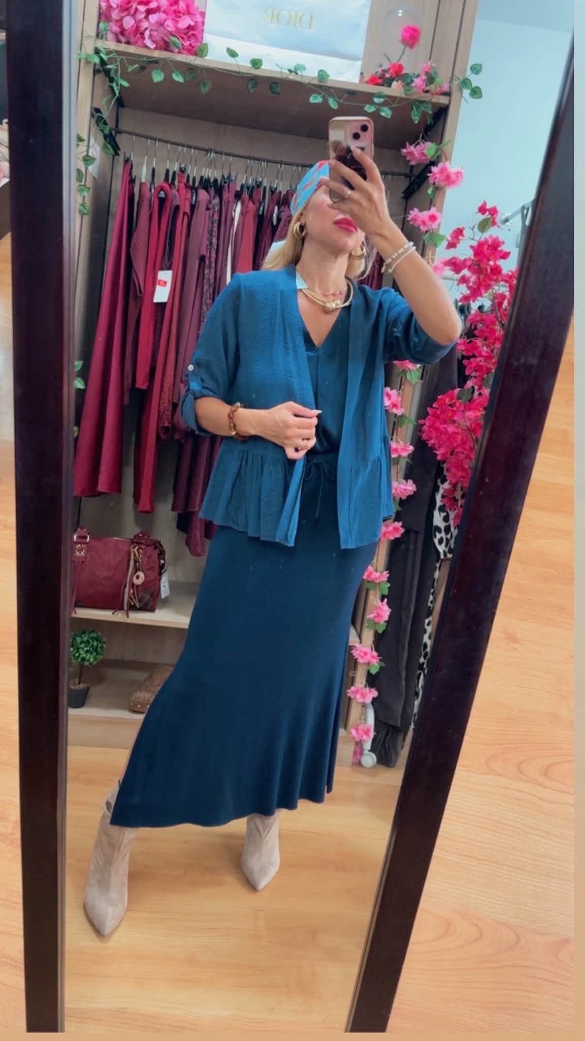 chaqueta azul volante