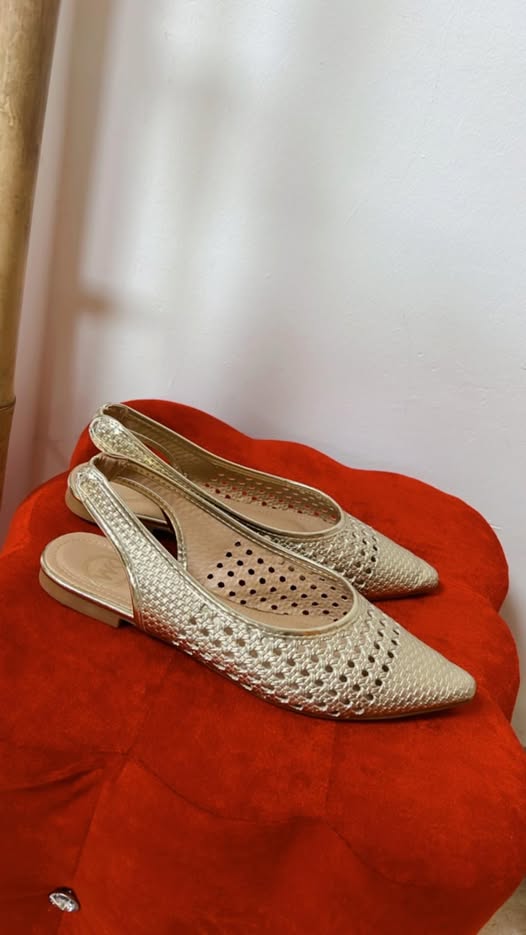 Stiletto planos dorados