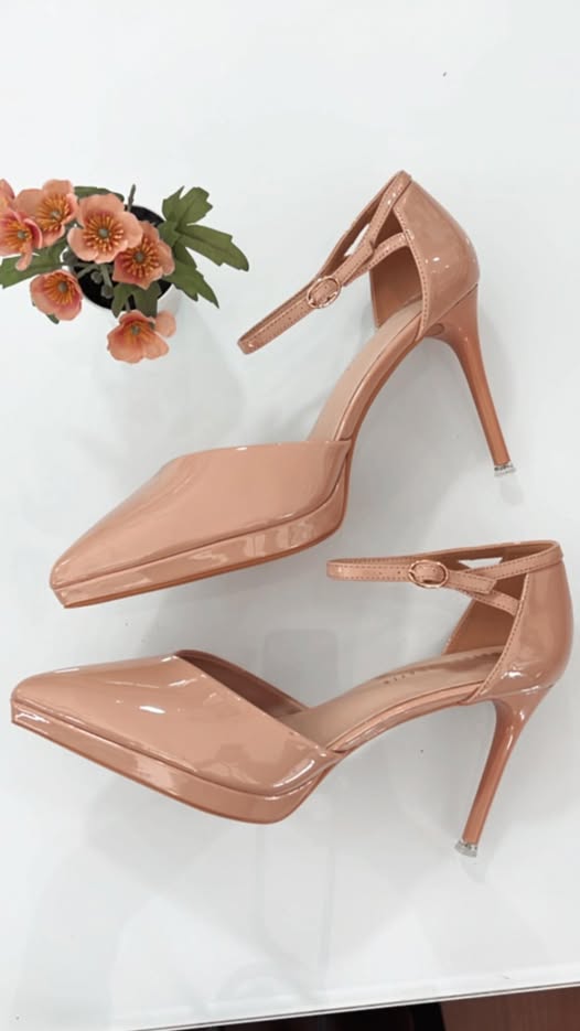 Stiletto charol nude