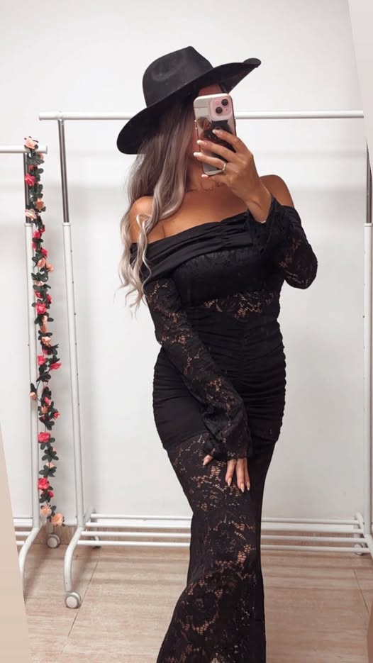 Vestido largo de encaje negro