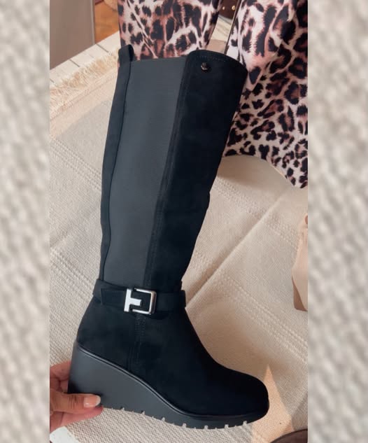 bota alta negra cuña