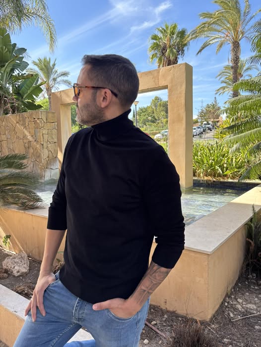 jersey cuello alto negro