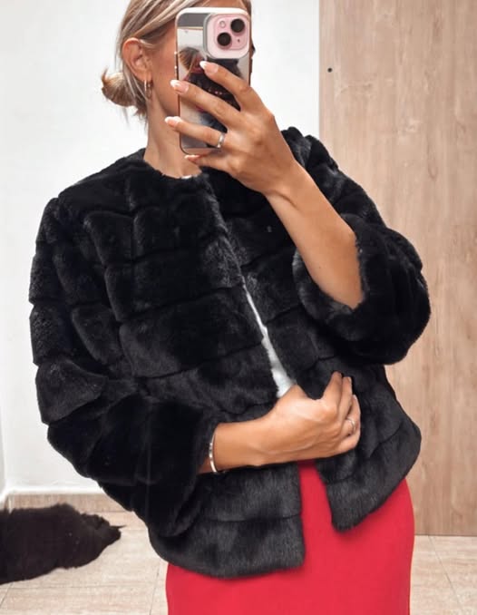 Abrigo corto peluche